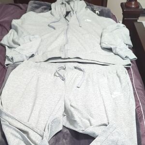 Nike Heather Gray Zip-Up Hoodie and Jogger Set